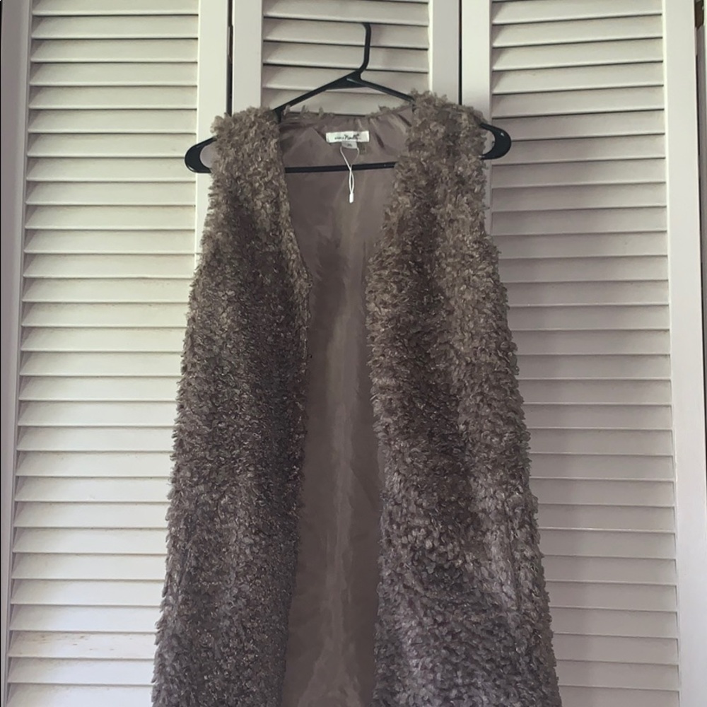 women’s fuzzy long fashionable vest